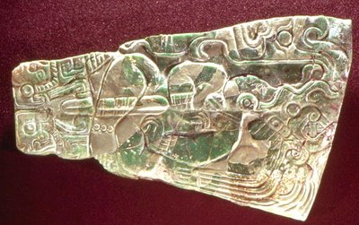 Placca raffigurante un sacerdote da Mayan